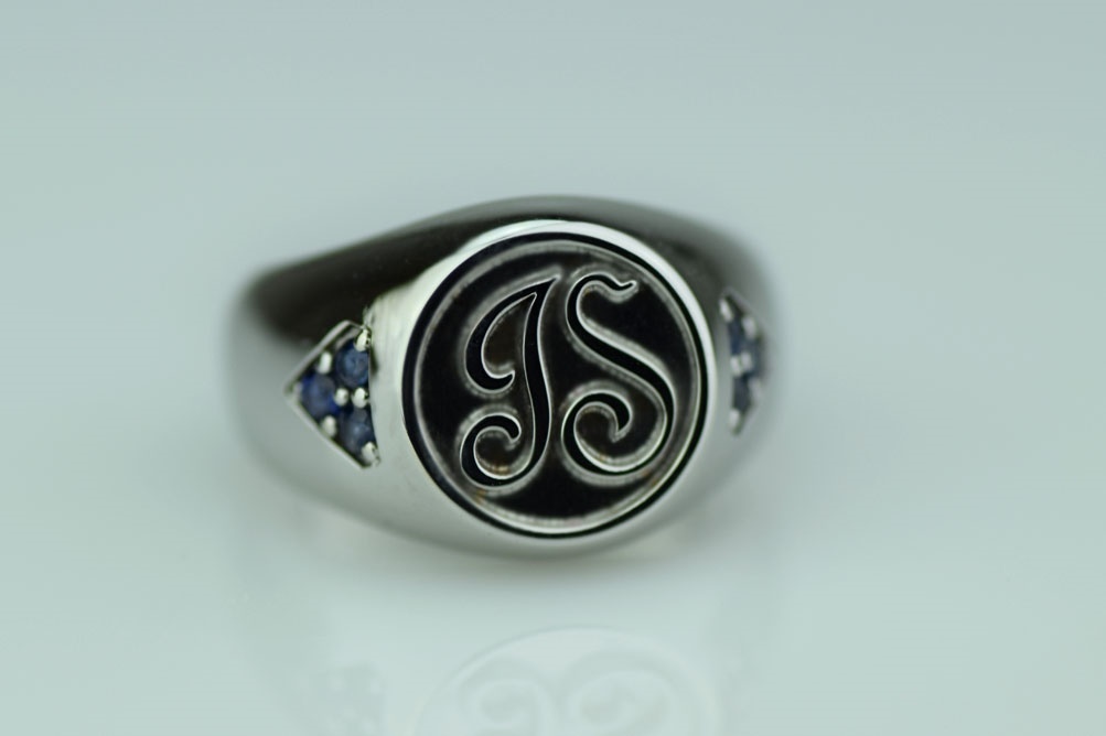 Prsten s monogramem
