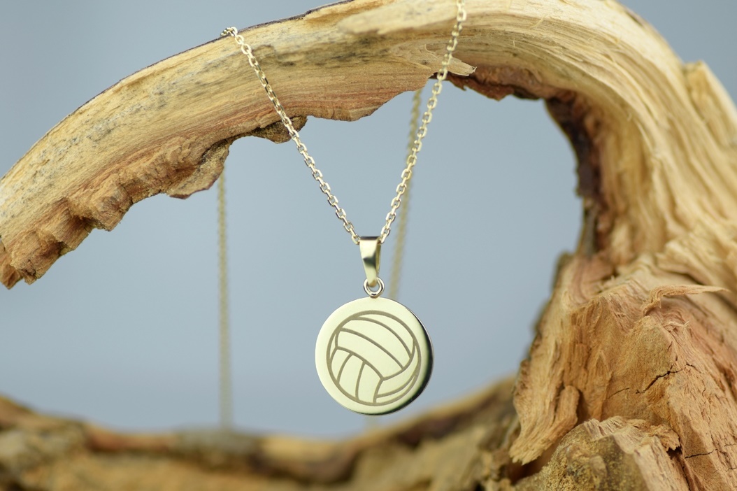 Zlatý přívěs s míčem